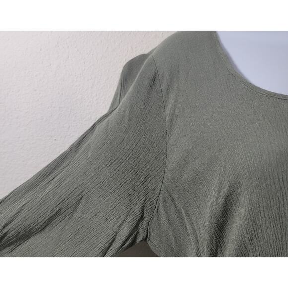 Flying Tomato Green Lace Bodice Tunic Top Medium Lightweight Soft Stretch Flowy - Picture 2 of 5